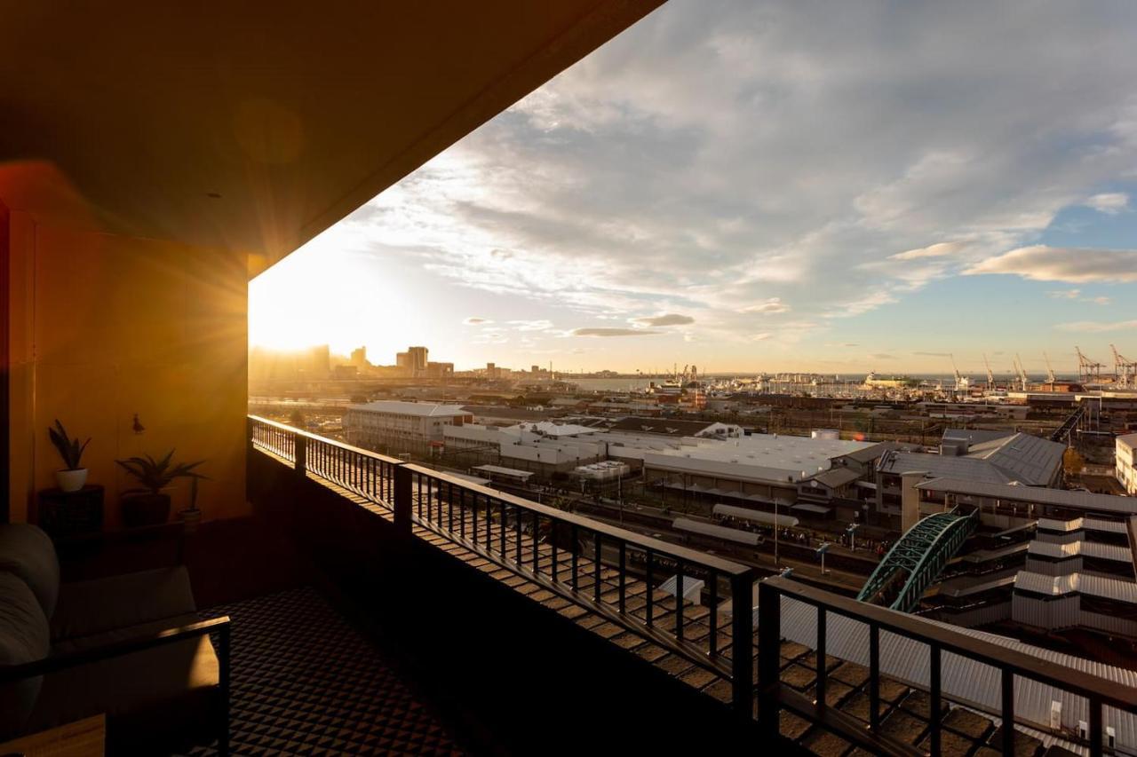 Brand New Penthouse With Waterfront Views Apartment *